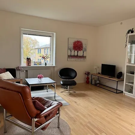 Apartment Stor Og Lys I Hjertet Af Holstebro